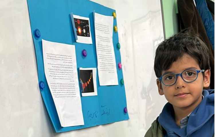 ارائه دانش آموزان روند زندگی ستارگان