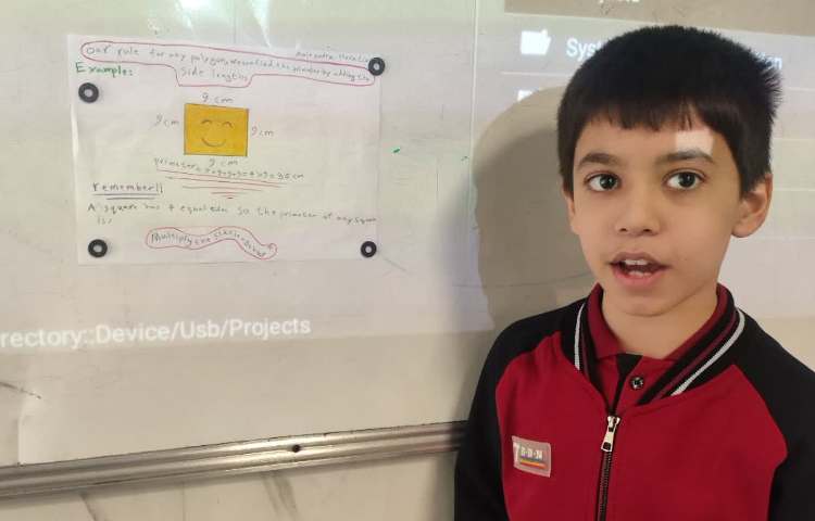 ارائه دانش‌اموزان درباره‌ی محیط مربع 4