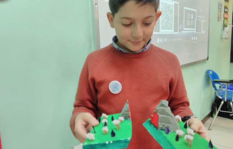 ارائه درس اجتماعی با موضوع طلای سیاه توسط دانش آموزان 1