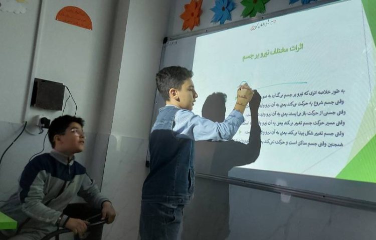 ارائه درس علوم مبحث ورزش و نیرو به صورت گروهی 3