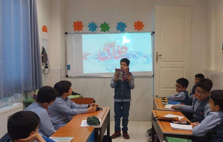 ارائه زندگینامه دانشمندان توسط دانش‌آموزان 2