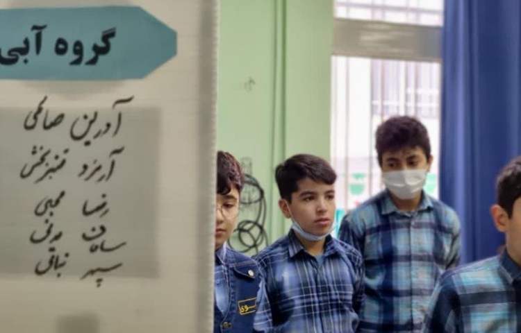 ارائه و توضیح پوسترهای گروه های چهارگانه دانش آموزان دبستان علوی 7