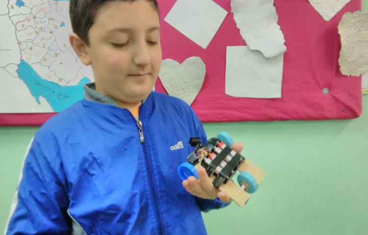 ارائه و ساخت ماشین توسط دانش آموزان پایه ششم 6