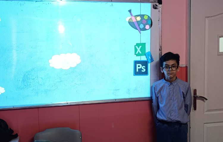 ارائه پروژه نهایی پاورپوینت دانش آموزان برای دوستان خود 6