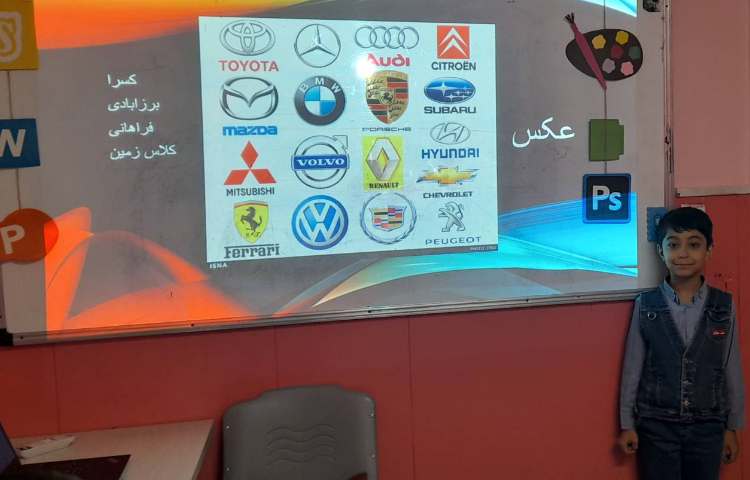 ارائه پروژه نهایی پاورپوینت دانش آموزان برای دوستان خود