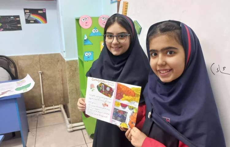 ارائه پوسترهای دانش آموزان 2