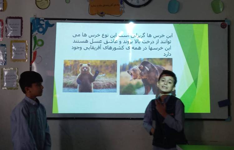 ارائه پژوهش توسط اعضای گروهای زرد و قرمز 2