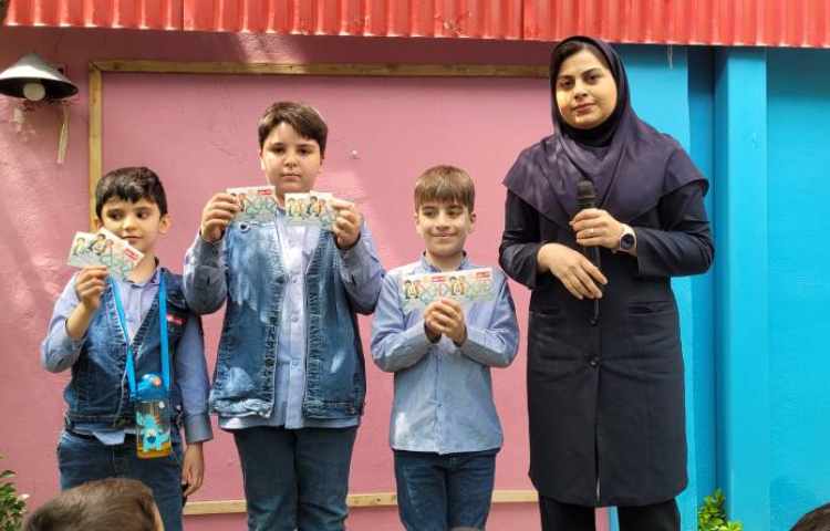 ارائه کارت امتیاز به دانش آموزانی که برای روز گیاه آوری فیلم ارسال کردند. 1