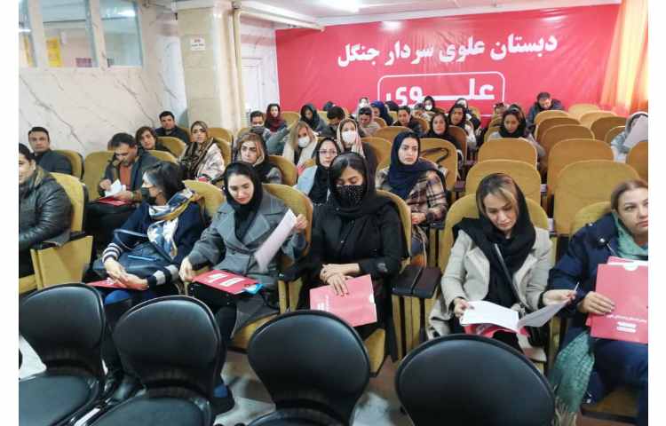 ارائه کارنامه نیمسال اول همراه با گزارش عملکرد معلمین فوق برنامه 14