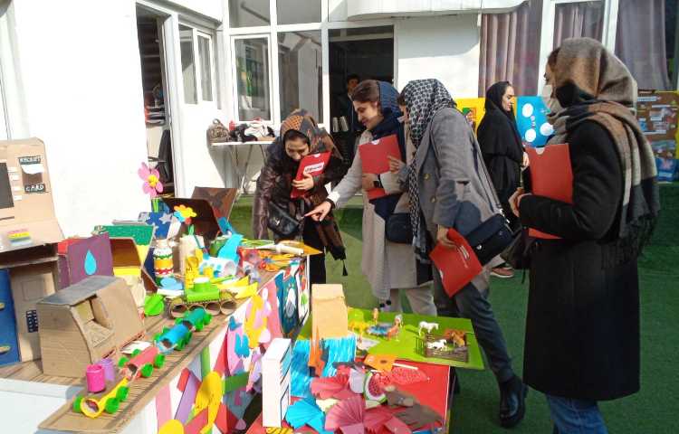 ارائه کارنامه و نمایشگاه دستاوردهای علمی ، فرهنگی و هنری دانش آموزان 3