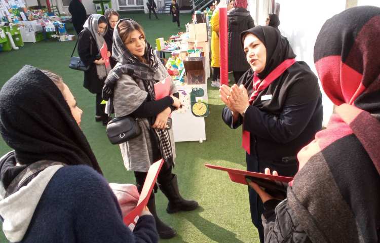 ارائه کارنامه و نمایشگاه دستاوردهای علمی ، فرهنگی و هنری دانش آموزان 13