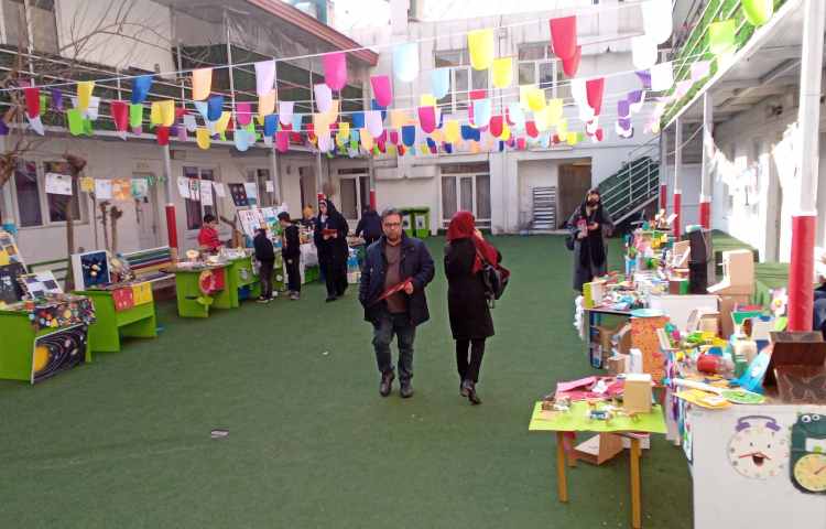 ارائه کارنامه و نمایشگاه دستاوردهای علمی ، فرهنگی و هنری دانش آموزان 14