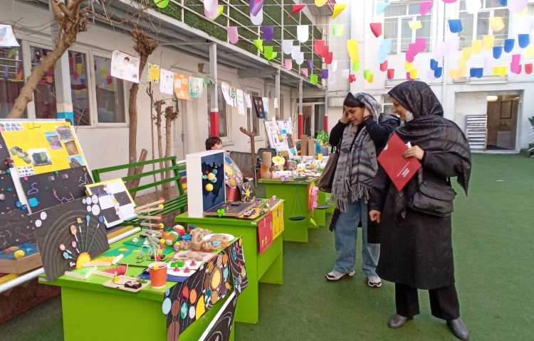 ارائه کارنامه و نمایشگاه دستاوردهای علمی ، فرهنگی و هنری دانش آموزان 15