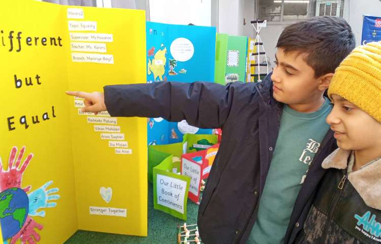 ارائه کارنامه و نمایشگاه دستاوردهای علمی ، فرهنگی و هنری دانش آموزان 16