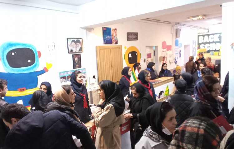 ارائه کارنامه و نمایشگاه دستاوردهای علمی ، فرهنگی و هنری دانش آموزان 18