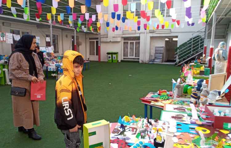 ارائه کارنامه و نمایشگاه دستاوردهای علمی ، فرهنگی و هنری دانش آموزان 24