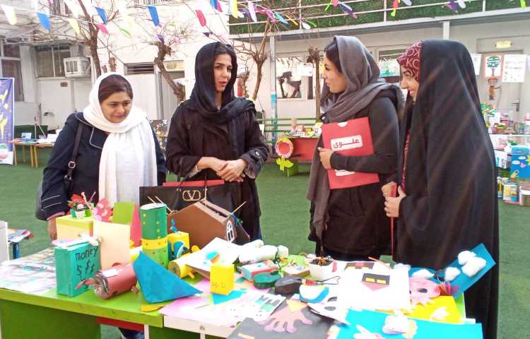 ارائه کارنامه و نمایشگاه دستاوردهای علمی ، فرهنگی و هنری دانش آموزان 31