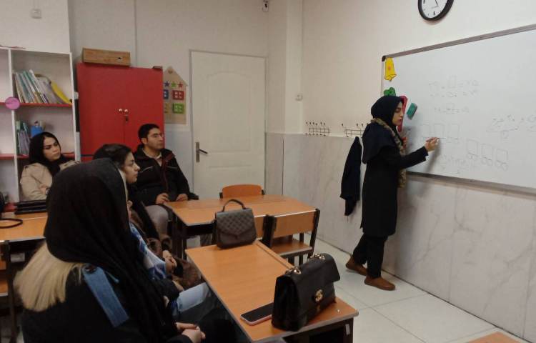 ارائه کارنامه و نمایشگاه دستاوردهای علمی ، فرهنگی و هنری دانش آموزان 38