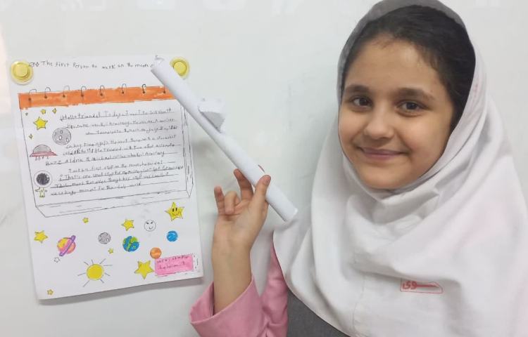 ارائه کار دانش آموزان در کلاس زبان انگلیسی 1