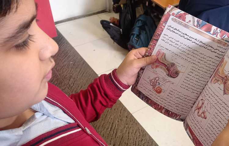 ارائه‌ی تحقیق‌های دانش‌آموزان در رابطه با حواس بینایی و شنوایی 3