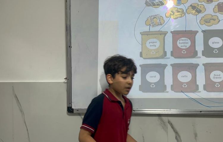 ارائه‌ی دانش‌آموزان در زنگ Science 3