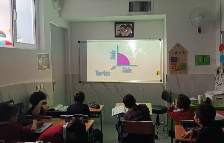 ارائه‌ی دانش‌آموزان در زنگ Math 3