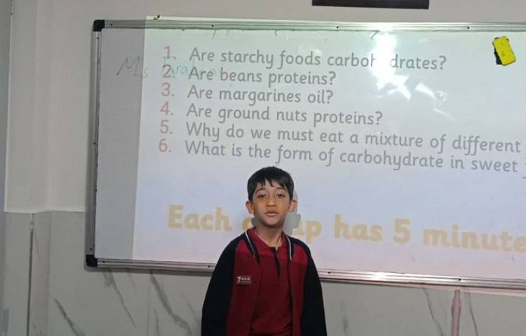 ارائه‌ی دانش‌آموزان در زنگ Science 4