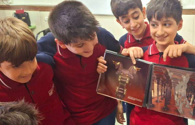 ارائه ی دانش آموز ایمان نوروزی با موضوع معماری تاریخی ایران 3