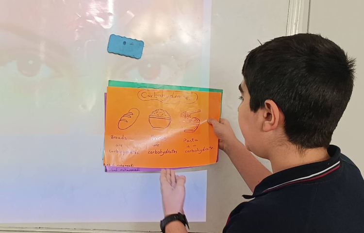 ارائه‌ی مبحث مربوط به ویتامین‌ها و غذای سالم و ناسالم 3