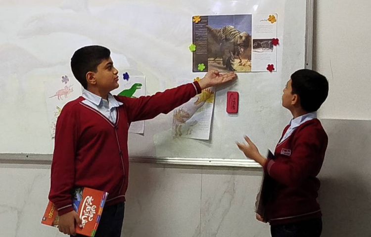 ارائه‌ی پژوهش باعنوان زندگی دایناسورها 4