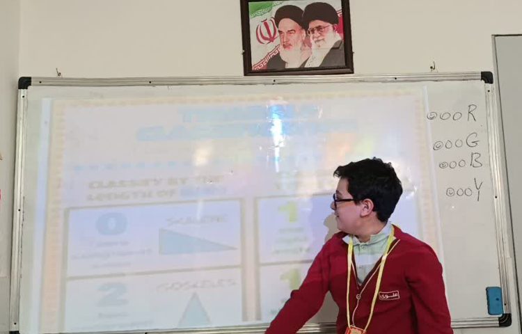 ارائه‌ی کلاس و انجام تمرین‌های کتاب در زنگ Math 1