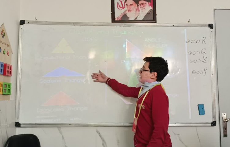 ارائه‌ی کلاس و انجام تمرین‌های کتاب در زنگ Math 2