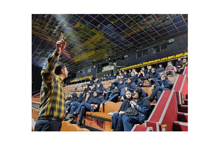 اردوی بازدید از برج آزادی 3