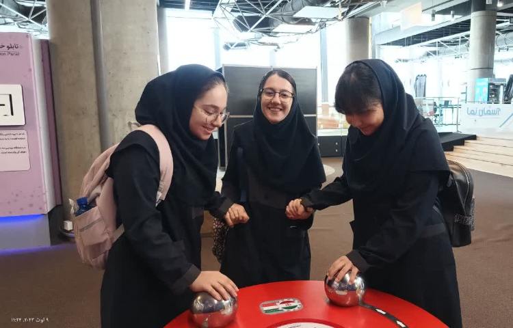 اردوی باغ کتاب دانش آموزان دهم و یازدهم/تابستان 1403-1402 4