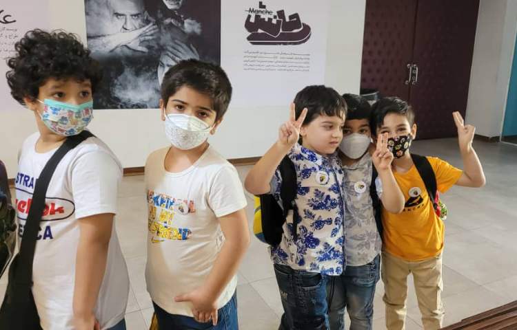 :اردوی تئاتر پاهای خانم هزار پا، کلاس انگور 12