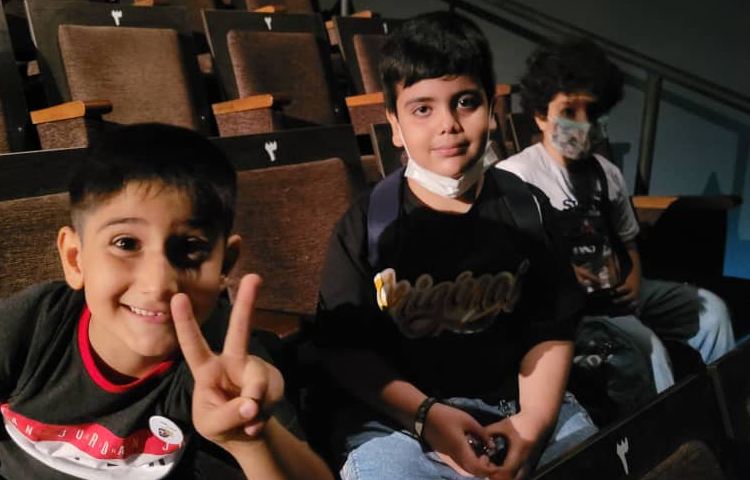 :اردوی تئاتر پاهای خانم هزار پا، کلاس انگور 13