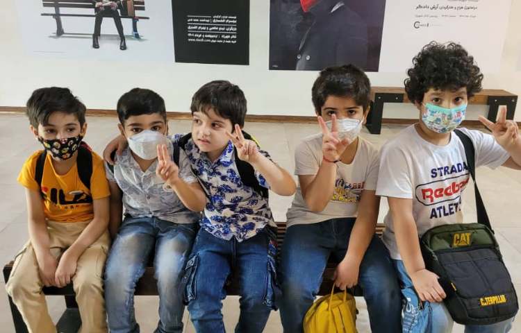 :اردوی تئاتر پاهای خانم هزار پا، کلاس انگور 15