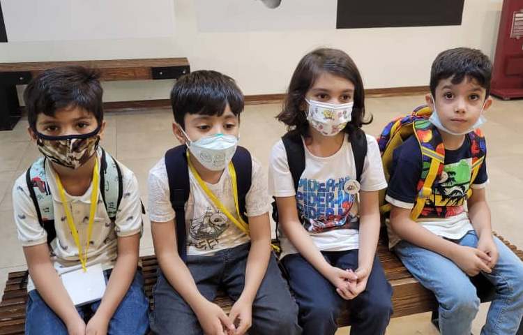 :اردوی تئاتر پاهای خانم هزار پا، کلاس انگور 16