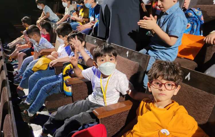 :اردوی تئاتر پاهای خانم هزار پا، کلاس انگور 19