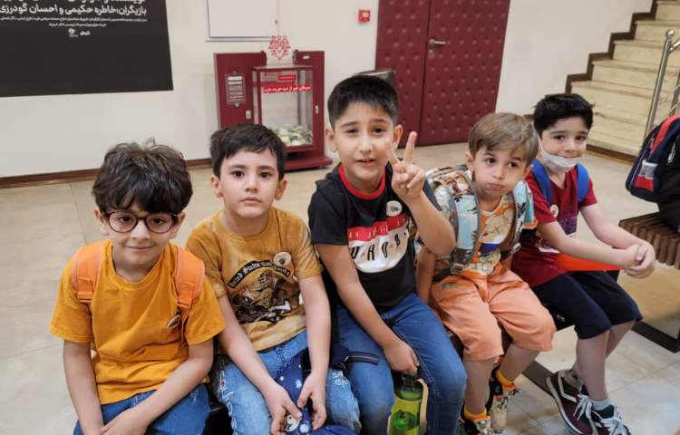 :اردوی تئاتر پاهای خانم هزار پا، کلاس انگور 22