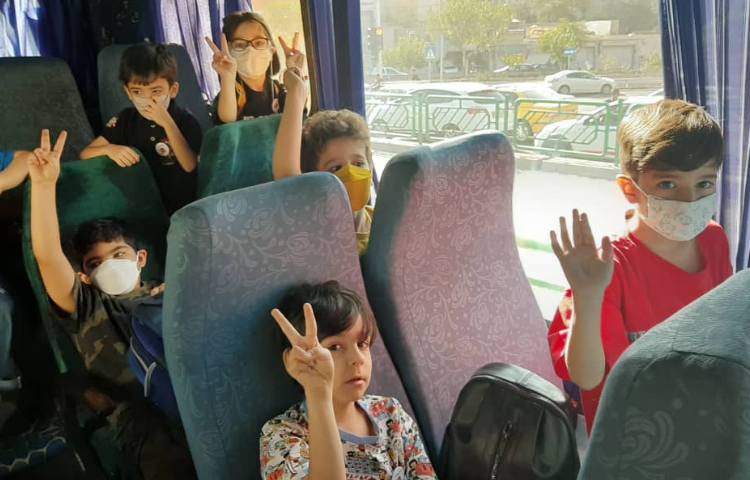 :اردوی تئاتر پاهای خانم هزار پا، کلاس توت فرنگی 1