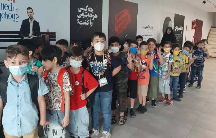 :اردوی تئاتر پاهای خانم هزار پا، کلاس توت فرنگی 11