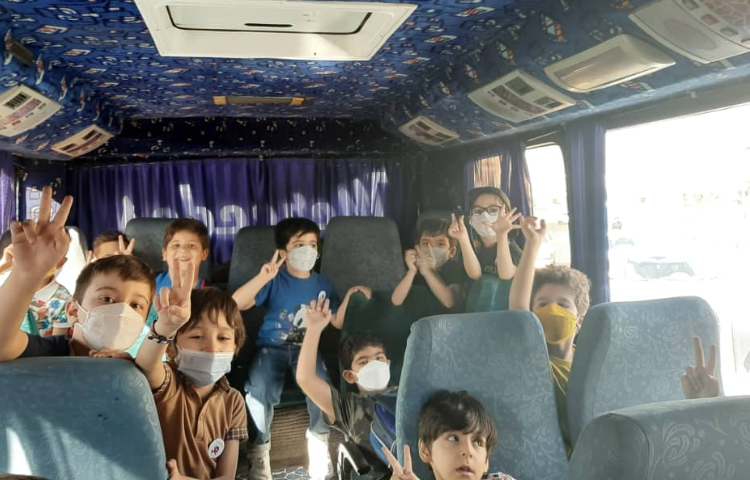 :اردوی تئاتر پاهای خانم هزار پا، کلاس توت فرنگی 2