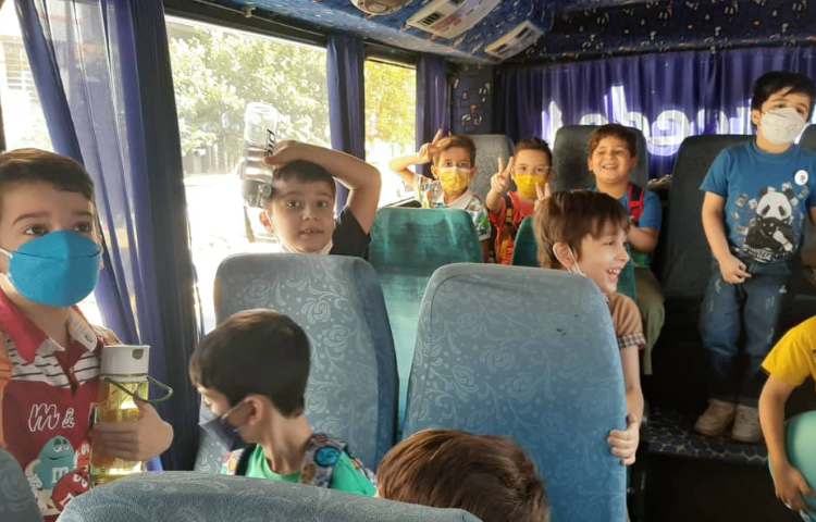 :اردوی تئاتر پاهای خانم هزار پا، کلاس توت فرنگی 5