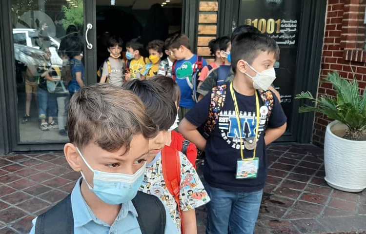 :اردوی تئاتر پاهای خانم هزار پا، کلاس توت فرنگی 9