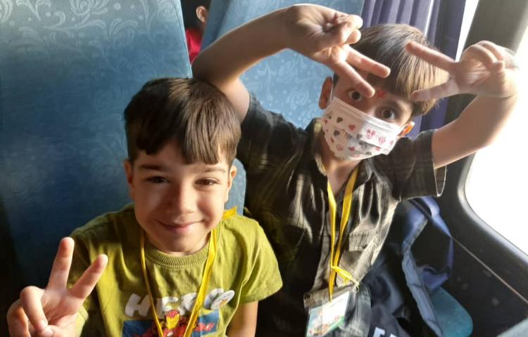 :اردوی تئاتر پاهای خانم هزار پا، کلاس سیب 6