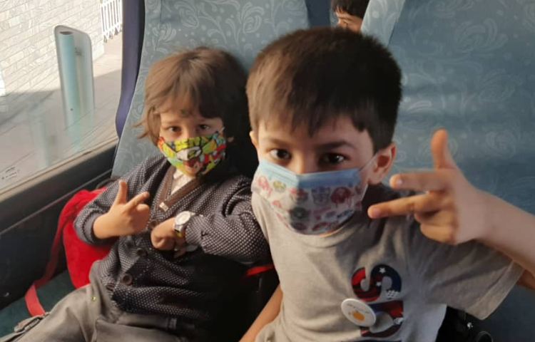 :اردوی تئاتر پاهای خانم هزار پا، کلاس سیب 8