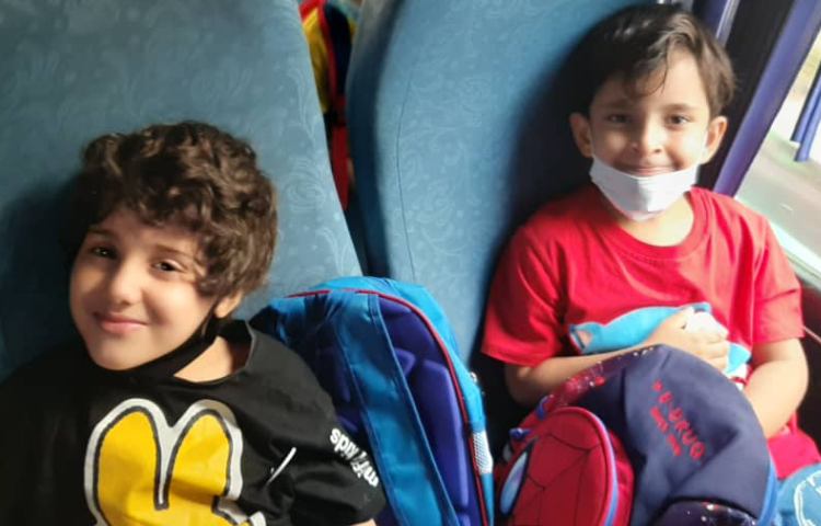 :اردوی تئاتر پاهای خانم هزار پا، کلاس سیب 9