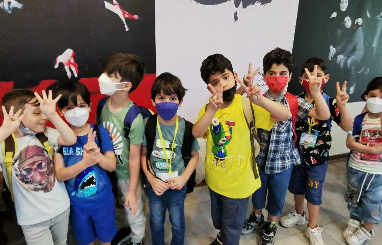 :اردوی تئاتر پاهای خانم هزار پا، کلاس پرتقال 13