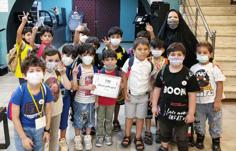 :اردوی تئاتر پاهای خانم هزار پا، کلاس پرتقال 18